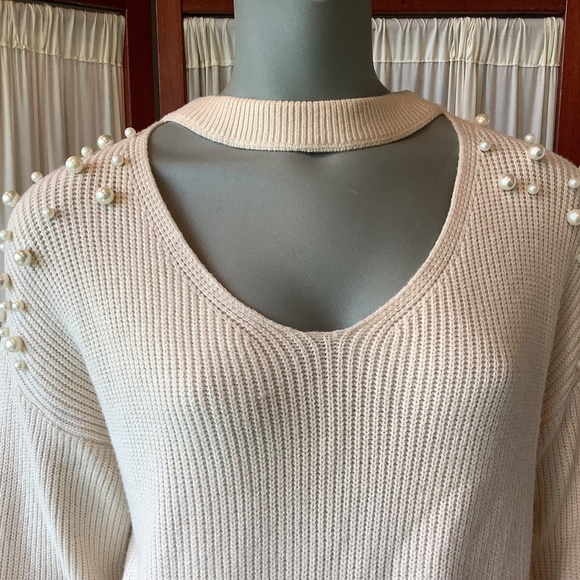 Entro Women’s Cream Sweater With Pearls on the Shoulders Size Small - Picture 2 of 7